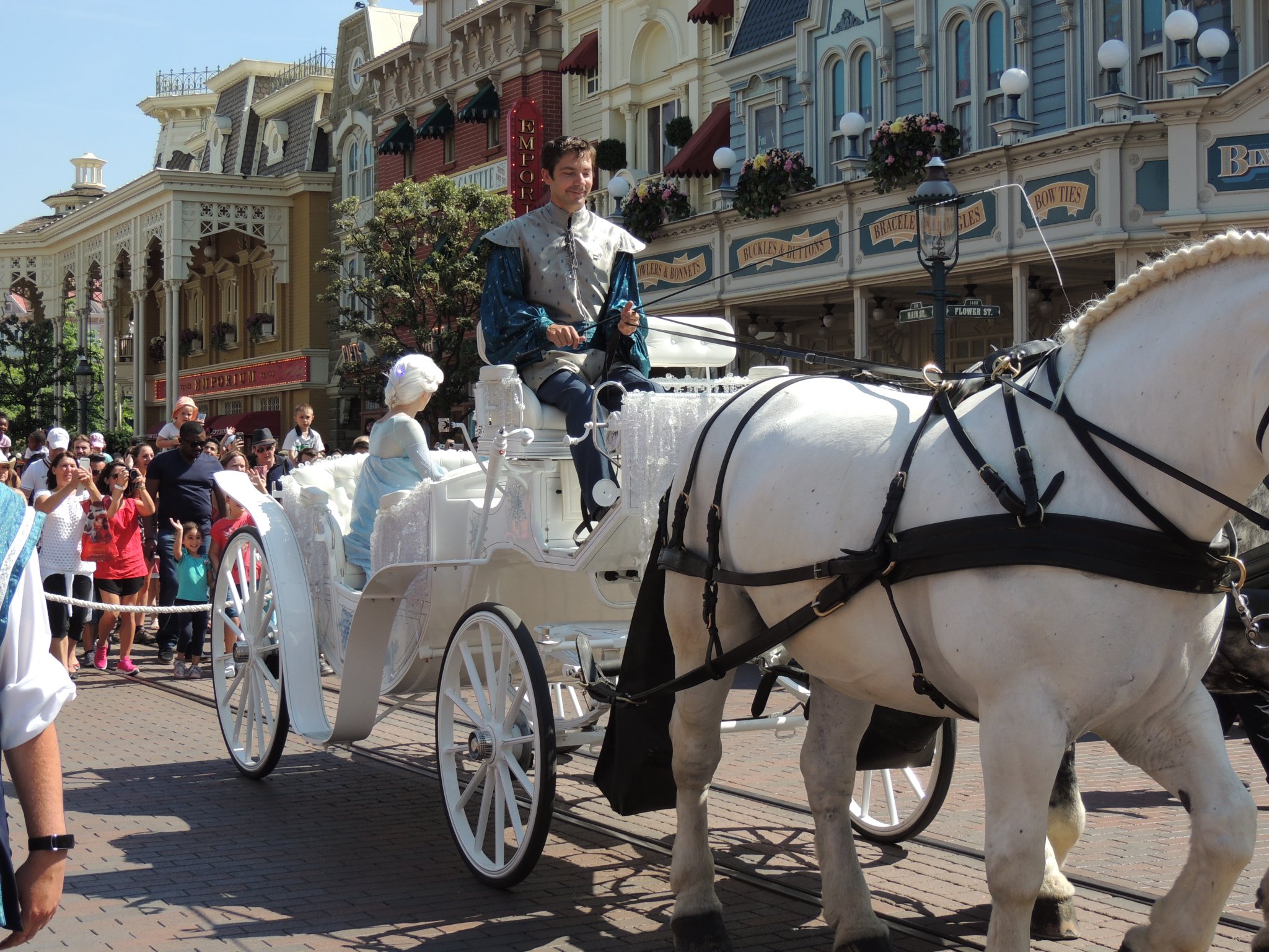 Disneyland ELSA CAR