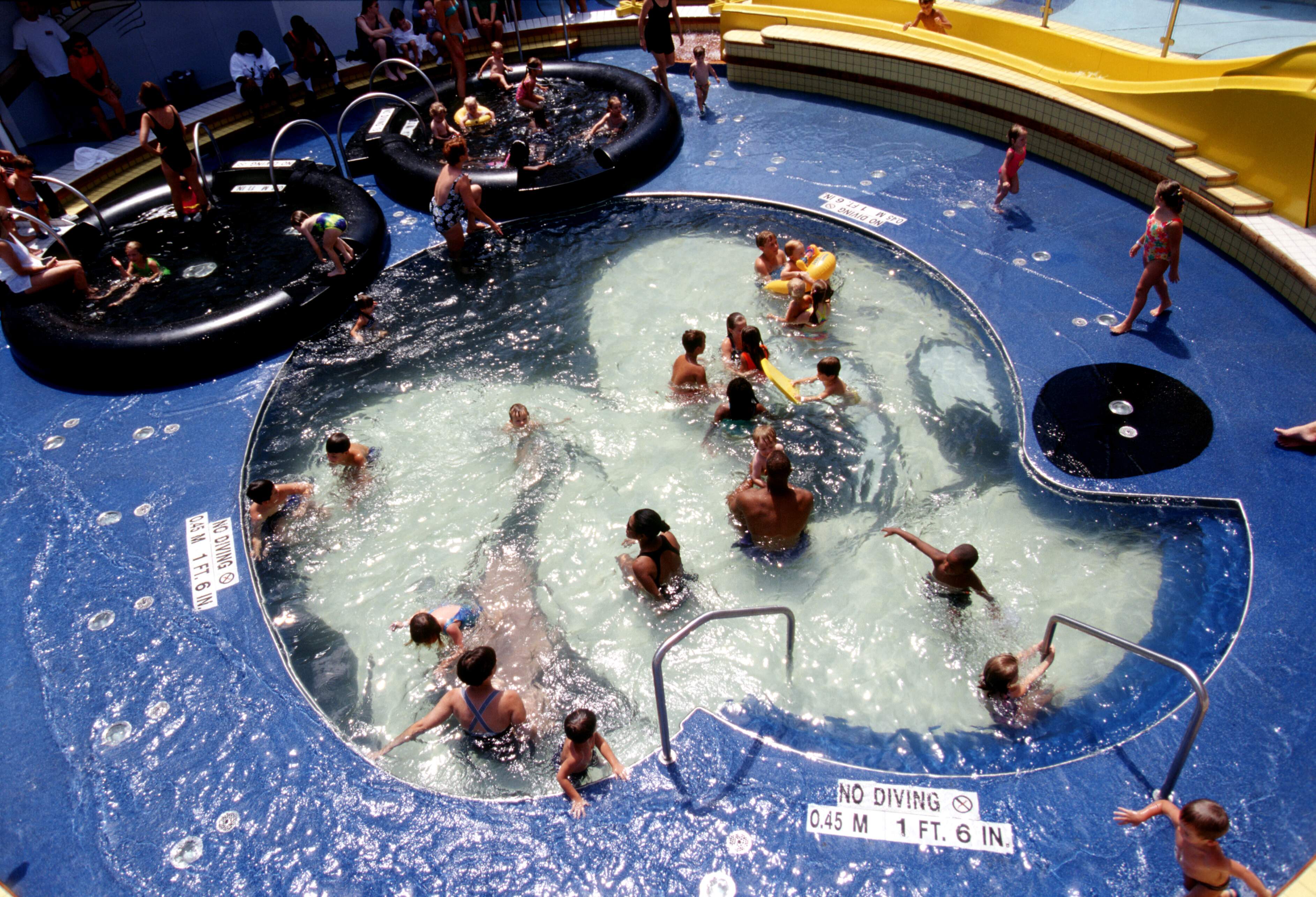 Pool Disney Cruise